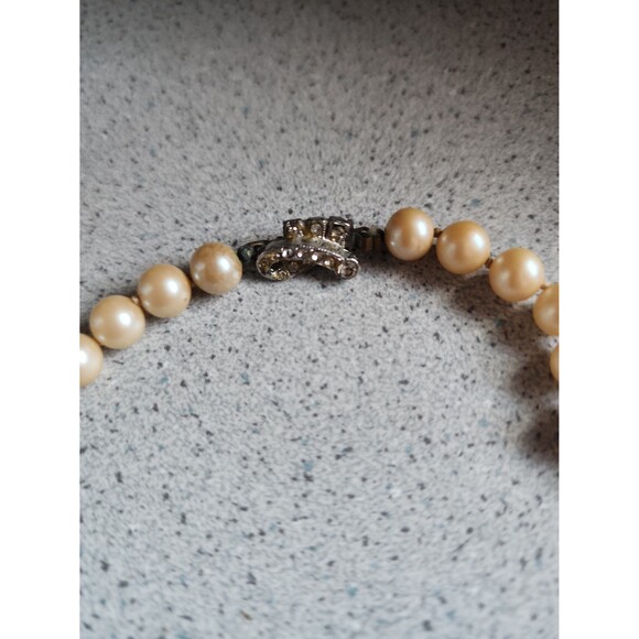 Vintage faux pearl 18 inch necklace - Picture 4 of 5